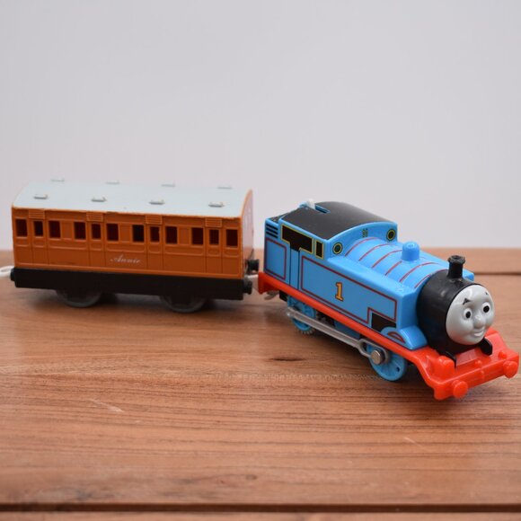 Thomas Annie Passenger Trackmaster Motorized Battery-Operated Thomas & Friends - Picture 2 of 7